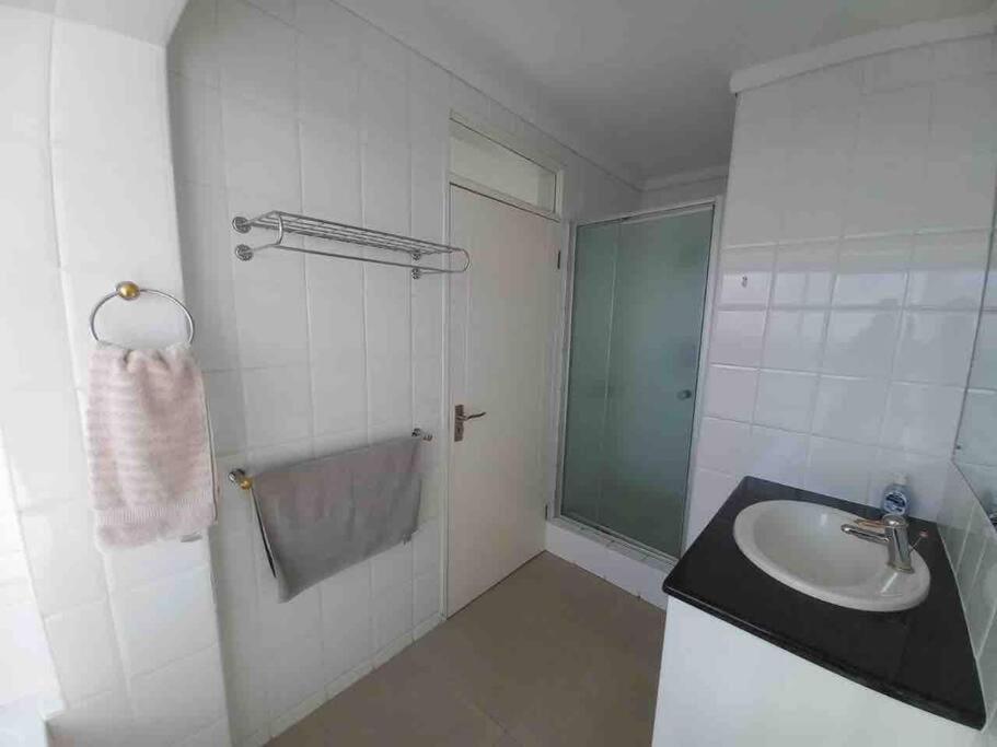 Waterfront - 1 South Quay Lovely Two Bed On Water Книсна Екстериор снимка