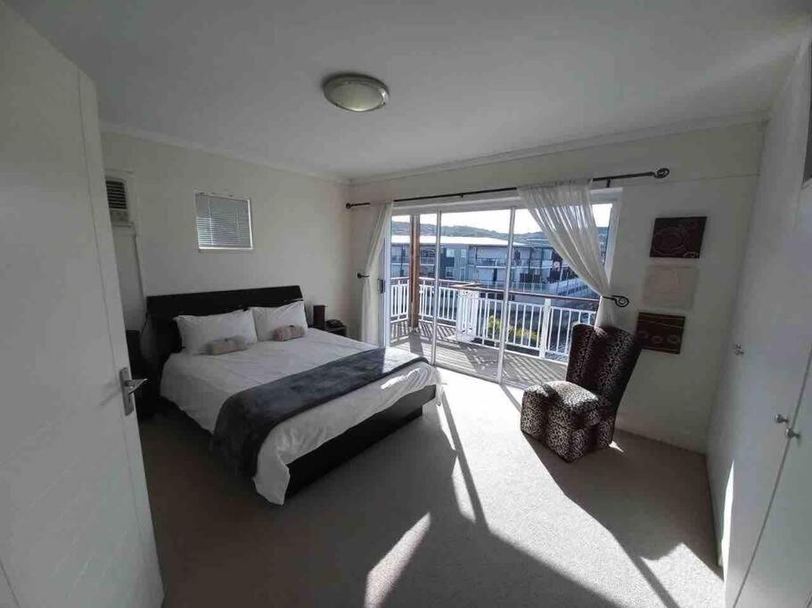 Waterfront - 1 South Quay Lovely Two Bed On Water Книсна Екстериор снимка