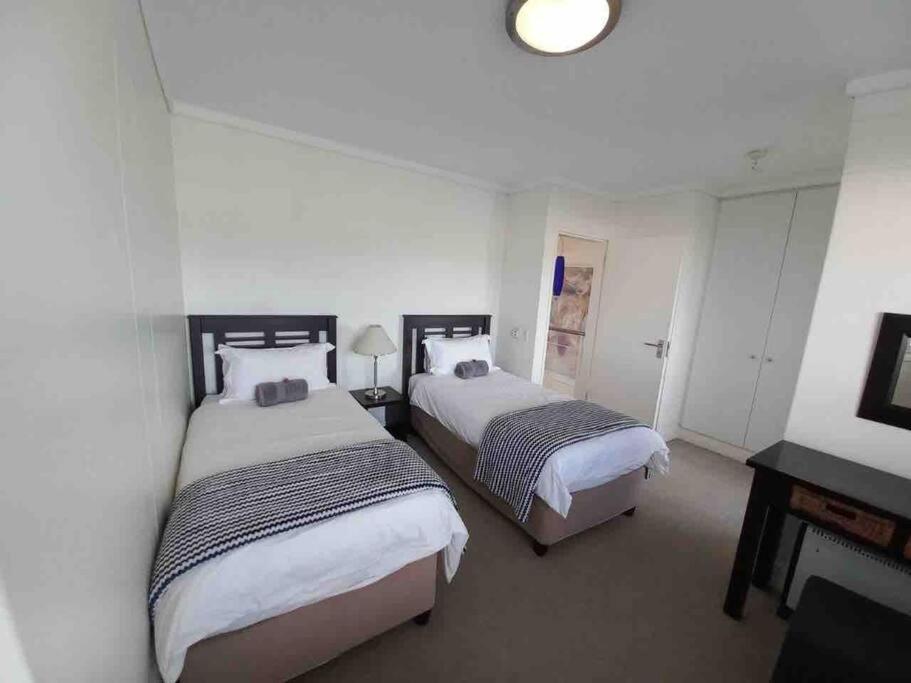 Waterfront - 1 South Quay Lovely Two Bed On Water Книсна Екстериор снимка